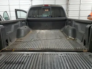 2008 Mitsubishi Raider LS z VIN 1Z7HC28KX8S572256, wystawiony jako Copart lot #76278594 z przebiegiem 139 373 mil mil oraz Szkoda całkowita • Salvage title. Historia ofert i sprzedaży dostępna na DreamBid. Obrazek 10.