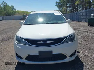 2017 Chrysler Pacifica Touring L with VIN 2C4RC1BG0HR821230, listed as a IAAI auction lot 42158120 with 98,354 mi miles and . Bid and sale history available at DreamBid. Image 12.