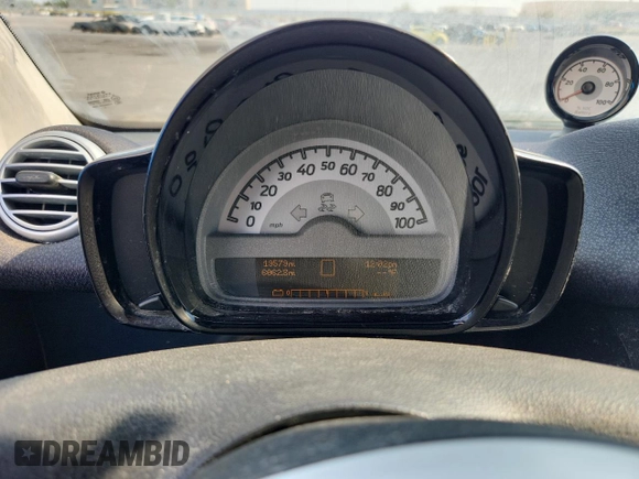 2013 Smart fortwo Passion with VIN WMEEJ9AA2DK722421, listed as a Copart auction lot 65154035 with 19,579 mi miles and Clean title. Bid and sale history available at DreamBid. Image 9.