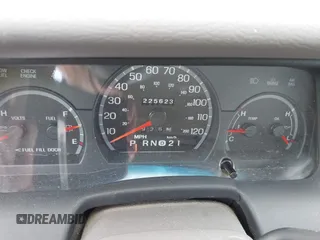 2001 Ford Crown Victoria LX z VIN 2FAFP74W81X102216, wystawiony jako IAAI lot #42388800 z przebiegiem 225 623 mil mil oraz . Historia ofert i sprzedaży dostępna na DreamBid. Obrazek 7.