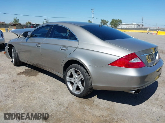 2006 Mercedes-Benz CLS 500 z VIN WDDDJ75X46A059753, wystawiony jako IAAI lot #42335719 z przebiegiem 113 962 mil mil oraz . Historia ofert i sprzedaży dostępna na DreamBid. Obrazek 3.