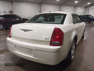 2006 Chrysler 300 Touring with VIN 2C3LK53G76H518015, listed as a IAAI auction lot 41440502 with 117,789 mi miles. Bid and sale history available at carsss.com. Image 4.