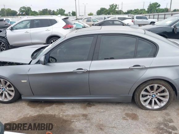 2011 BMW 3 Series 328i z VIN WBAPH7G52BNM56764, wystawiony jako IAAI lot #42325651 z przebiegiem 202 123 mil mil oraz . Historia ofert i sprzedaży dostępna na DreamBid. Obrazek 15.
