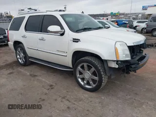 2008 Cadillac Escalade with VIN 1GYEC63878R129078, listed as a IAAI auction lot 41539282 with 162,979 mi miles. Bid and sale history available at carsss.com. Image 1.