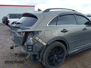 2014 Infiniti QX70 z VIN JN8CS1MU3EM451745, wystawiony jako IAAI lot #42203922 z przebiegiem 144 990 mil mil oraz . Historia ofert i sprzedaży dostępna na DreamBid. Obrazek 6.