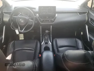 2022 Toyota Corolla Cross LE z VIN 7MUCAAAG7NV020462, wystawiony jako Copart lot #58538145 z przebiegiem 56 595 mil mil oraz Szkoda całkowita • Salvage title. Historia ofert i sprzedaży dostępna na DreamBid. Obrazek 8.
