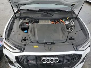 2021 Audi e-tron Sportback Premium Plus z VIN WA12ABGE3MB024414, wystawiony jako Copart lot #69824382 z przebiegiem 24 655 mil mil oraz . Historia ofert i sprzedaży dostępna na DreamBid. Obrazek 13.