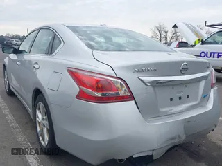 2013 Nissan Altima SV with VIN 1N4AL3AP7DC268367, listed as a IAAI auction lot 41911133 with 192,844 mi miles and . Bid and sale history available at carsss.com. Image 3.