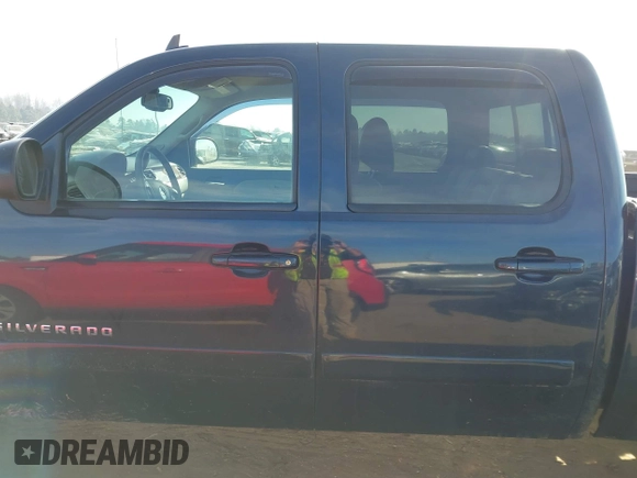 2007 Chevrolet Silverado 1500 1LT with VIN 3GCEC13J27G519225, listed as a IAAI auction lot 41458525 with 265,489 mi miles and . Bid and sale history available at DreamBid. Image 14.