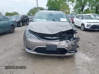 2018 Chrysler Pacifica Touring L Plus z VIN 2C4RC1EG8JR293843, wystawiony jako IAAI lot #42193451 z przebiegiem 115 588 mil mil oraz . Historia ofert i sprzedaży dostępna na DreamBid. Obrazek 6.