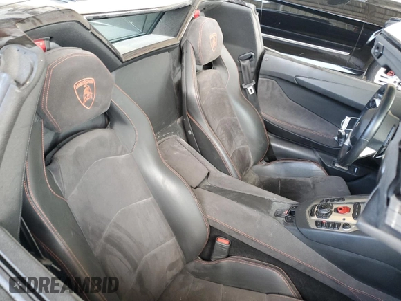 2015 Lamborghini Aventador z VIN ZHWUR1ZD5FLA03450, wystawiony jako Copart lot #53781224 z przebiegiem 8 471 mil mil oraz Szkoda całkowita • Salvage title. Historia ofert i sprzedaży dostępna na DreamBid. Obrazek 10.