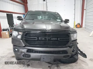 2021 Ram 1500 Big Horn z VIN 1C6SRFBT8MN696504, wystawiony jako IAAI lot #41669093 z przebiegiem 63 356 mil mil oraz . Historia ofert i sprzedaży dostępna na DreamBid. Obrazek 12.