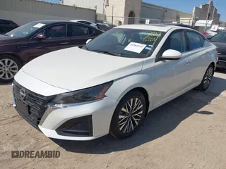2025 Nissan Altima SV z VIN 1N4BL4DV0SN378389, wystawiony jako IAAI lot #41984535 z przebiegiem 46 mil mil oraz . Historia ofert i sprzedaży dostępna na DreamBid. Obrazek 2.
