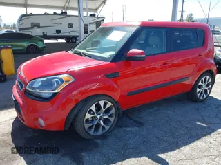 2013 Kia Soul ! with VIN KNDJT2A65D7618115, listed as a IAAI auction lot 41838807 with 52,159 mi miles. Bid and sale history available at carsss.com. Image 2.