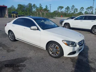 2016 Mercedes-Benz C 300 z VIN 55SWF4JB9GU143197, wystawiony jako IAAI lot #42440058 z przebiegiem 95 105 mil mil oraz . Historia ofert i sprzedaży dostępna na DreamBid. Obrazek 1.