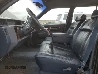 1990 Cadillac DeVille z VIN 1G6CD5338L4376482, wystawiony jako Copart lot #76513224 z przebiegiem 139 628 mil mil oraz Czysty tytuł • Clean title. Historia ofert i sprzedaży dostępna na DreamBid. Obrazek 7.