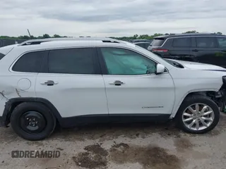 2017 Jeep Cherokee Limited z VIN 1C4PJLDB0HW516120, wystawiony jako IAAI lot #42357568 z przebiegiem 95 039 mil mil oraz . Historia ofert i sprzedaży dostępna na DreamBid. Obrazek 13.