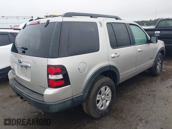 2007 Ford Explorer XLT with VIN 1FMEU63E27UB87065, listed as a IAAI auction lot 41572446 with 200,205 mi miles. Bid and sale history available at carsss.com. Image 4.