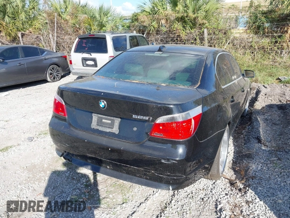 2007 BMW 5 Series 525i with VIN WBANE53517CW67113, listed as a IAAI auction lot 40831811 with Not Provided miles and . Bid and sale history available at carsss.com. Image 4.