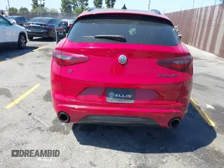 2020 Alfa Romeo Stelvio Ti z VIN ZASPAKBN5L7C73874, wystawiony jako IAAI lot #41996616 z przebiegiem Nie podano mil oraz . Historia ofert i sprzedaży dostępna na DreamBid. Obrazek 16.