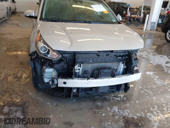 2019 Kia Niro Touring with VIN KNDCE3LC8K5304429, listed as a IAAI auction lot 41374848 with 1 mi miles. Bid and sale history available at carsss.com. Image 6.