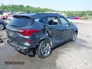 2021 Kia Seltos S z VIN KNDEUCAA2M7149395, wystawiony jako IAAI lot #42279753 z przebiegiem 27 074 mil mil oraz . Historia ofert i sprzedaży dostępna na DreamBid. Obrazek 4.