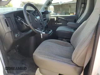 2019 GMC Savana Cargo z VIN 1GTW7AFG1K1246472, wystawiony jako Copart lot #47945425 z przebiegiem 67 493 mil mil oraz Szkody całkowita. Historia ofert i sprzedaży dostępna na DreamBid. Obrazek 7.