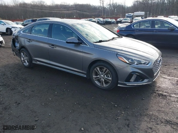 2019 Hyundai Sonata Sport with VIN 5NPE34AF3KH820828, listed as a IAAI auction lot 41015372 with 32,782 mi miles. Bid and sale history available at carsss.com. Image 1.
