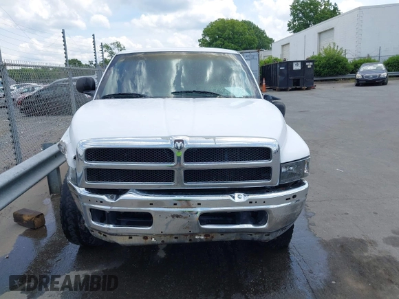 1999 Dodge 1500 z VIN 3B7HC13Z3XM535941, wystawiony jako IAAI lot #42174202 z przebiegiem 169 349 mil mil oraz . Historia ofert i sprzedaży dostępna na DreamBid. Obrazek 12.