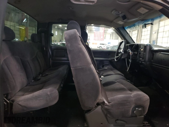 2001 Chevrolet Silverado 1500 LS with VIN 2GCEC19T711211931, listed as a Copart auction lot 54614195 with 135,812 mi miles and Salvage Title. Bid and sale history available at DreamBid. Image 10.
