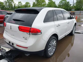 2012 Lincoln MKX z VIN 2LMDJ8JK2CBL09145, wystawiony jako IAAI lot #42309315 z przebiegiem 140 219 mil mil oraz . Historia ofert i sprzedaży dostępna na DreamBid. Obrazek 4.