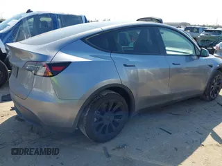 2024 Tesla Model Y Long Range with VIN 7SAYGDEE5RA290907, listed as a IAAI auction lot 41705170 with 4,099 mi miles. Bid and sale history available at carsss.com. Image 4.