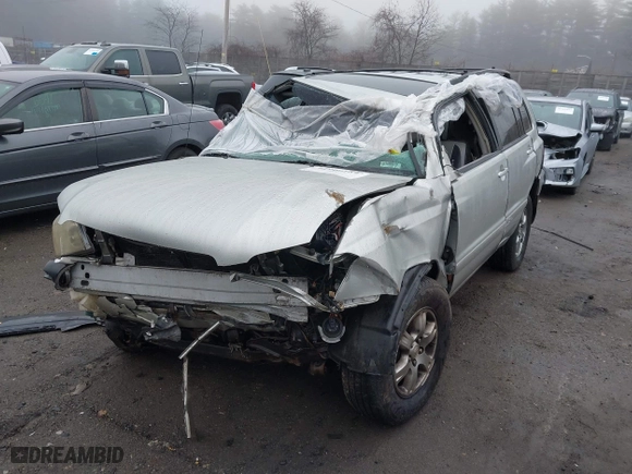 2004 Toyota Highlander with VIN JTEHD21A440030128, listed as a IAAI auction lot 41909167 with 176,421 mi miles. Bid and sale history available at carsss.com. Image 2.