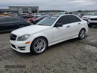 2014 Mercedes-Benz C 300 Sport z VIN WDDGF8AB7EA911011, wystawiony jako Copart lot #51665425 z przebiegiem 139 898 mil mil oraz Szkoda całkowita • Salvage title. Historia ofert i sprzedaży dostępna na DreamBid. Obrazek 1.