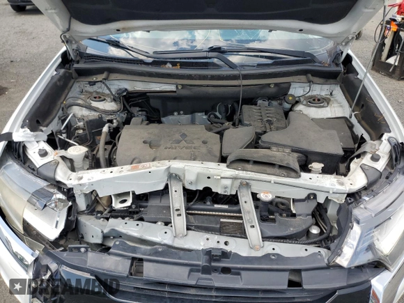 2019 Mitsubishi Outlander ES with VIN JA4AZ3A32KZ055742, listed as a Copart auction lot 65399155 with 131,854 mi miles and Clean title. Bid and sale history available at DreamBid. Image 12.