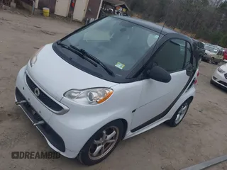 2014 Smart fortwo Pure with VIN WMEEJ3BA2EK779506, listed as a IAAI auction lot 42048566 with 26,102 mi miles and . Bid and sale history available at DreamBid. Image 2.
