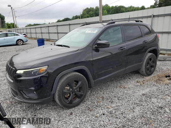 2021 Jeep Cherokee Altitude z VIN 1C4PJLLB2MD169574, wystawiony jako Copart lot #57119285 z przebiegiem 24 301 mil mil oraz Szkoda całkowita • Salvage title. Historia ofert i sprzedaży dostępna na DreamBid. Obrazek 1.