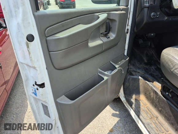 2014 Chevrolet Express Cargo with VIN 1GCWGFCG4E1148722, listed as a IAAI auction lot 42785369 with 188,945 mi miles and . Bid and sale history available at DreamBid. Image 25.