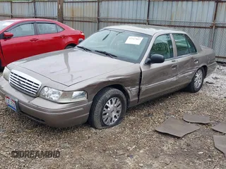 2004 Ford Crown Victoria LX с VIN 2FAFP74W74X114961, выставлен на аукционе IAAI как лот 42347867 с пробегом 170 867 миль миль и . История ставок и продаж доступна на DreamBid. Изображение 2.