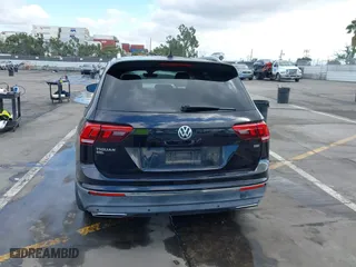 2018 Volkswagen Tiguan Wolfsburg Edition with VIN 3VV5B7AX7JM154967, listed as a IAAI auction lot 41433312 with 61,679 mi miles. Bid and sale history available at carsss.com. Image 16.