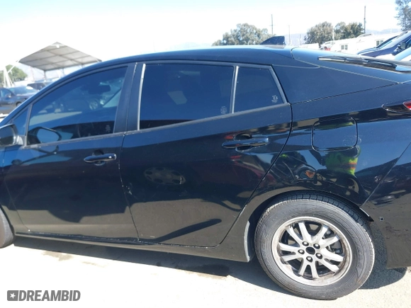 2021 Toyota Prius L Eco with VIN JTDKAMFU3M3148574, listed as a IAAI auction lot 41624303 with 89,747 mi miles. Bid and sale history available at carsss.com. Image 14.