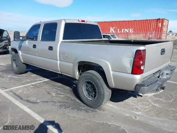 2006 Chevrolet Silverado 2500HD Work Truck with VIN 1GCHK23276F123628, listed as a IAAI auction lot 41617802 with 298,822 mi miles. Bid and sale history available at carsss.com. Image 3.