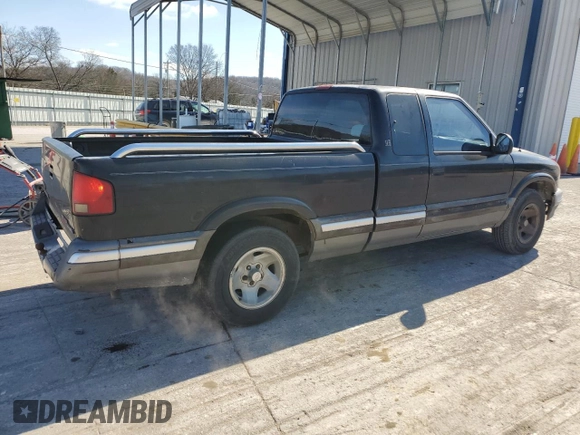 1996 GMC Sonoma SLS with VIN 1GTCS19XXT8530270, listed as a Copart auction lot 45520675 with 263,828 mi miles and Salvage Title. Bid and sale history available at carsss.com. Image 3.