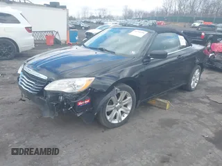 2011 Chrysler 200 Touring z VIN 1C3BC2EG7BN600980, wystawiony jako IAAI lot #41742490 z przebiegiem 149 723 mil mil oraz . Historia ofert i sprzedaży dostępna na DreamBid. Obrazek 2.