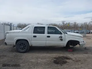 2005 Chevrolet Avalanche Z71 with VIN 3GNEK12ZX5G158843, listed as a IAAI auction lot 41776029 with 1 mi miles. Bid and sale history available at carsss.com. Image 14.