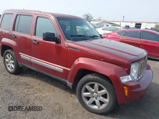 2008 Jeep Liberty Limited z VIN 1J8GN58KX8W270437, wystawiony jako IAAI lot #42473596 z przebiegiem 194 936 mil mil oraz . Historia ofert i sprzedaży dostępna na DreamBid. Obrazek 1.