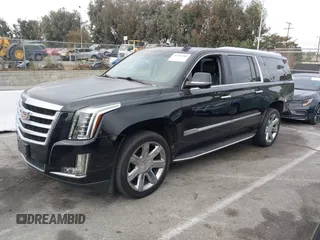2020 Cadillac Escalade ESV Luxury z VIN 1GYS4HKJ7LR116999, wystawiony jako IAAI lot #40707280 z przebiegiem 117 358 mil mil oraz . Historia ofert i sprzedaży dostępna na DreamBid. Obrazek 18.
