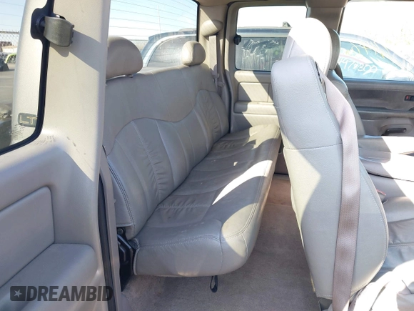 2000 Chevrolet Silverado 2500 LT with VIN 1GCGK29U0YE331086, listed as a IAAI auction lot 41973282 with 137,999 mi miles. Bid and sale history available at carsss.com. Image 8.