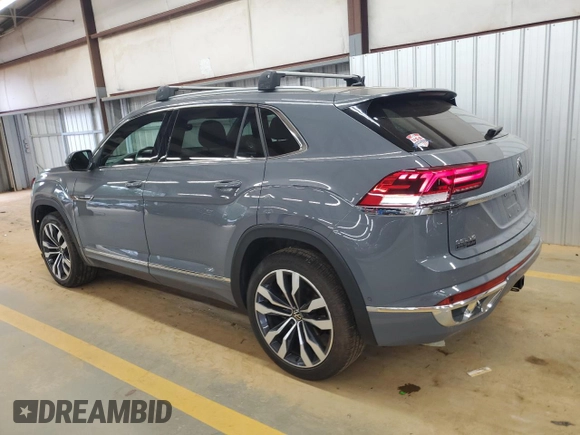 2021 Volkswagen Atlas SEL Premium R-Line with VIN 1V2FE2CA2MC238981, listed as a Copart auction lot 62637875 with 43,064 mi miles and Salvage title. Bid and sale history available at DreamBid. Image 2.