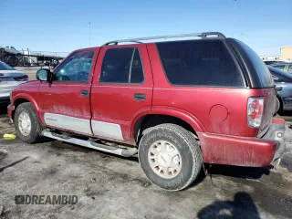 2000 GMC Envoy with VIN 1GKDT13W6Y2354558, listed as a Copart auction lot 42654665 with 201,547 mi miles and Salvage Title. Bid and sale history available at carsss.com. Image 2.